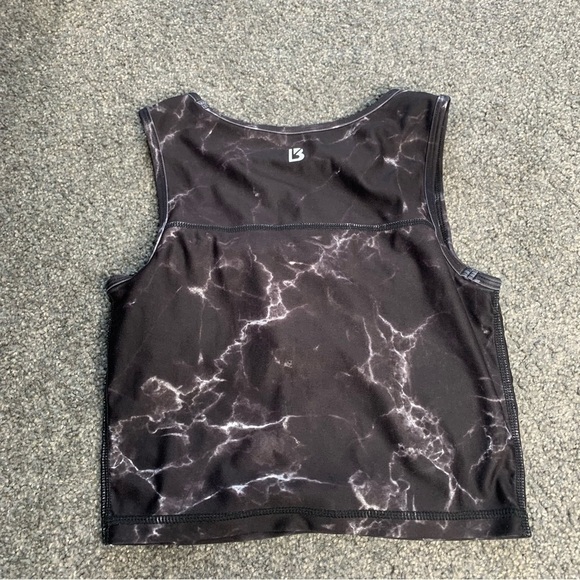 BuffBunny black marble peekaboo crop top - Picture 4 of 9